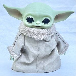 Star Wars - The Mandalorian: “The Child” Talking Baby Yoda Plush 11"